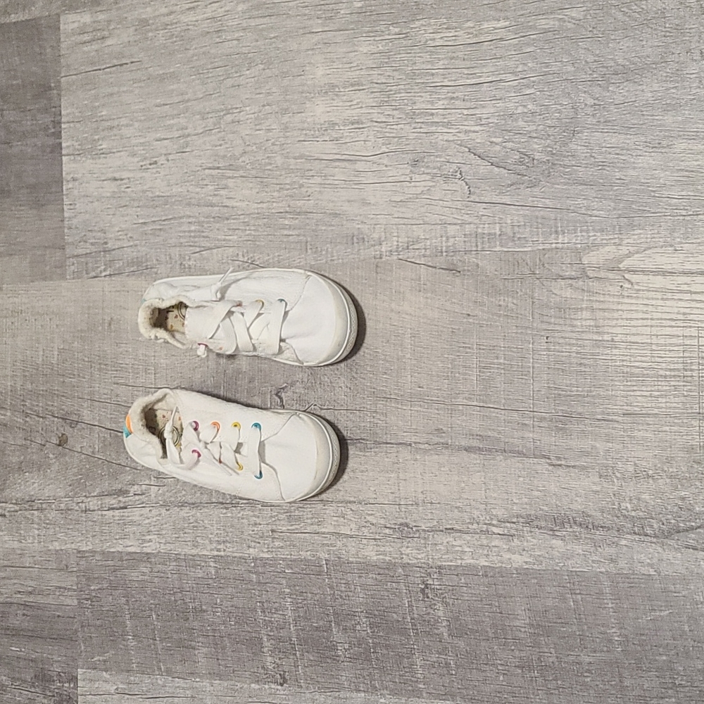 Memory foam wonder nation girls shoes size 13.